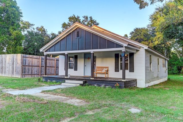 140 N Commerce Street, Slocomb, AL 36375