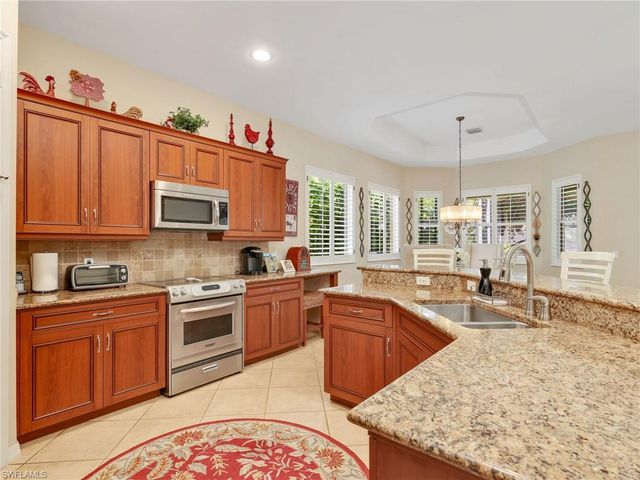 4221 Hampton LN, Naples, FL 34119