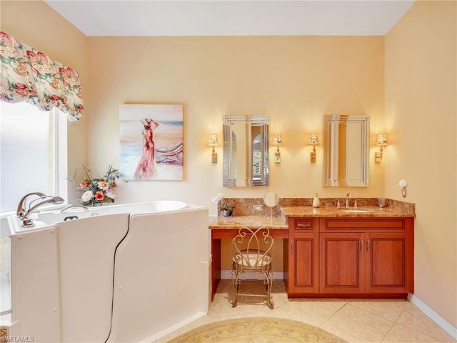 4221 Hampton LN, Naples, FL 34119