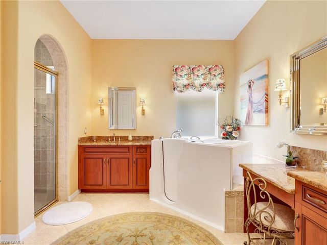 4221 Hampton LN, Naples, FL 34119