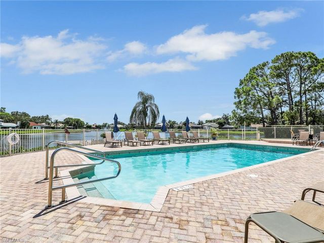 4221 Hampton LN, Naples, FL 34119