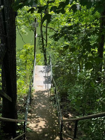 717 Paradise Lake Drive, Somerset, KY 42501