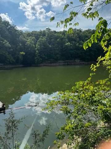 717 Paradise Lake Drive, Somerset, KY 42501