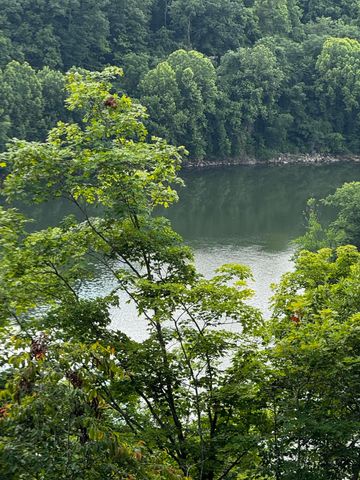 717 Paradise Lake Drive, Somerset, KY 42501