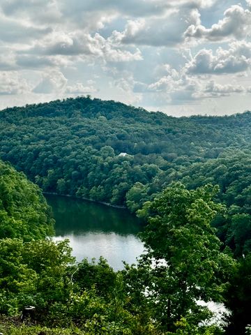 717 Paradise Lake Drive, Somerset, KY 42501