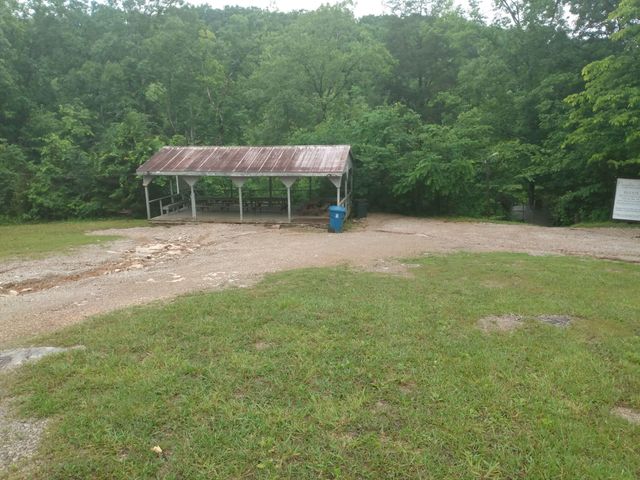 717 Paradise Lake Drive, Somerset, KY 42501