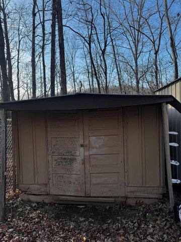 717 Paradise Lake Drive, Somerset, KY 42501