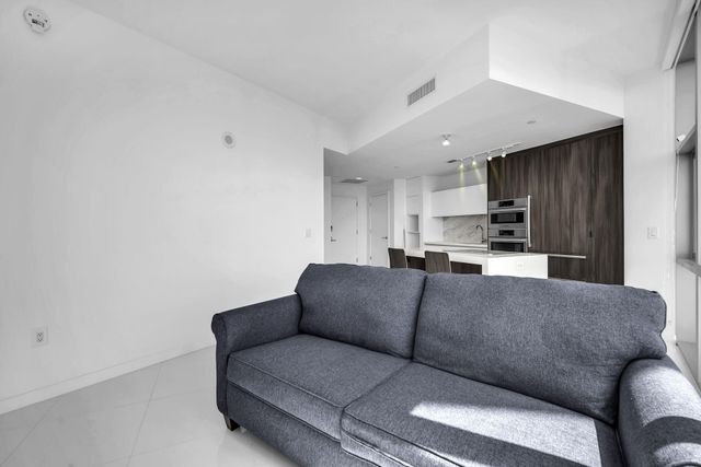 851 NE 1ST Avenue 1002, Miami, FL 33132