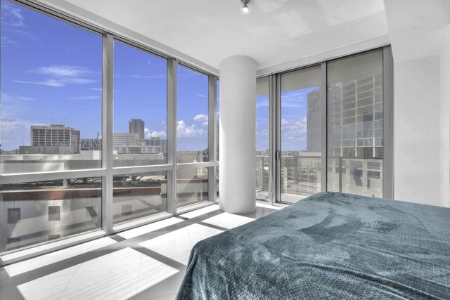 851 NE 1ST Avenue 1002, Miami, FL 33132