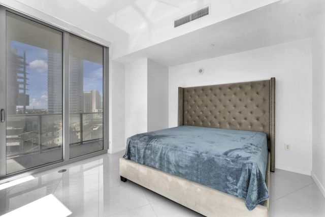 851 NE 1ST Avenue 1002, Miami, FL 33132