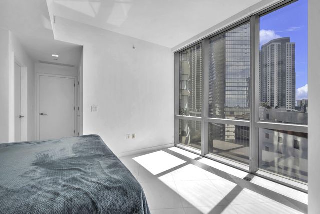 851 NE 1ST Avenue 1002, Miami, FL 33132