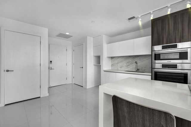 851 NE 1ST Avenue 1002, Miami, FL 33132