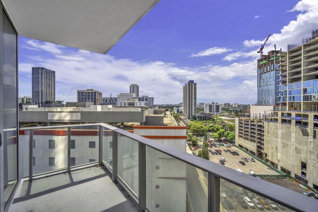 851 NE 1ST Avenue 1002, Miami, FL 33132