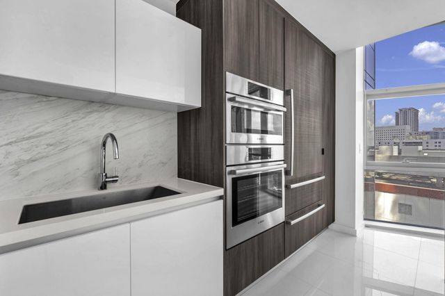 851 NE 1ST Avenue 1002, Miami, FL 33132