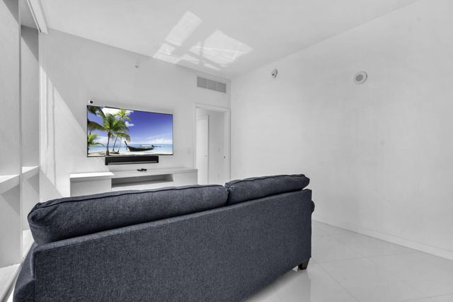 851 NE 1ST Avenue 1002, Miami, FL 33132