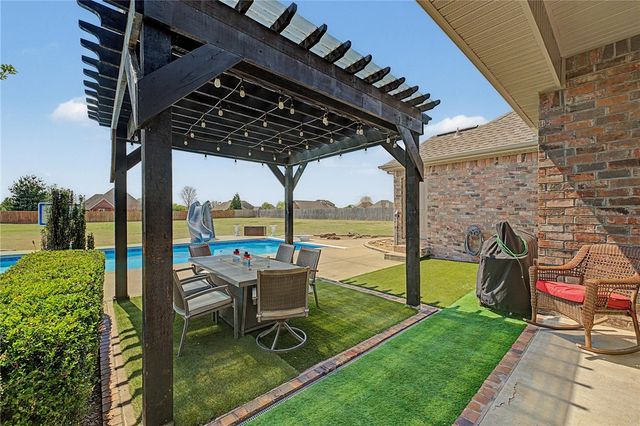 401 Eagle Ridge Drive, Farmington, AR 72730