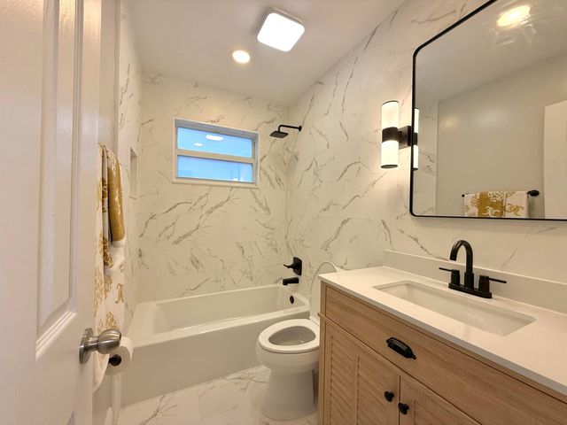 3500 HARRISON Street 7, Hollywood, FL 33021