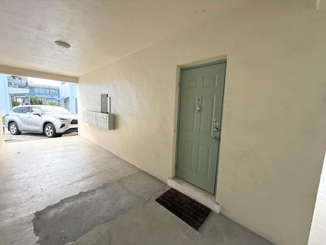 3500 HARRISON Street 7, Hollywood, FL 33021