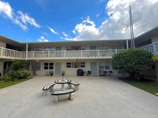 3500 HARRISON Street 7, Hollywood, FL 33021
