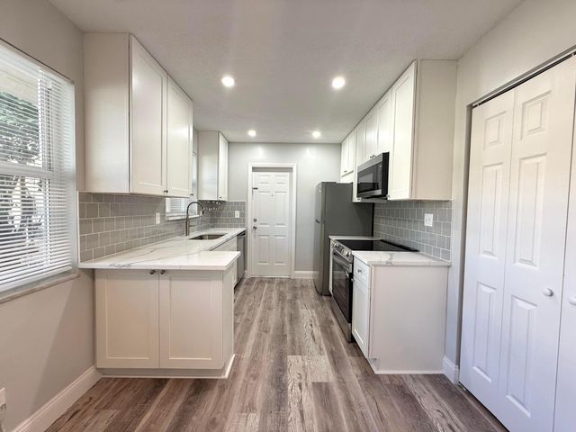 3500 HARRISON Street 7, Hollywood, FL 33021