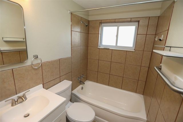 304 Millport Rd, West Mifflin, PA 15122