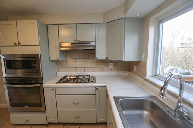 304 Millport Rd, West Mifflin, PA 15122