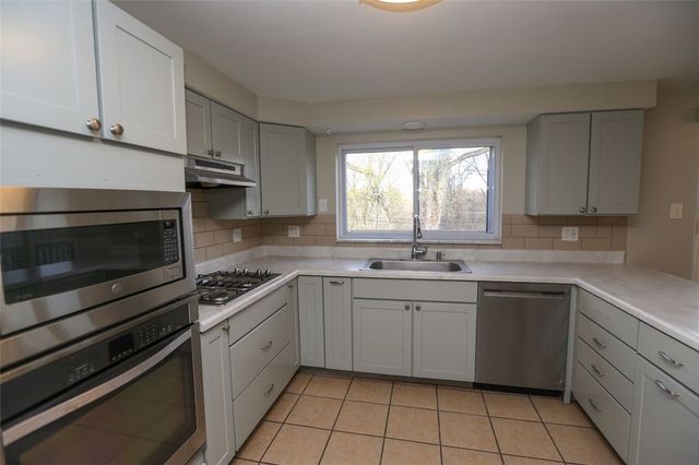 304 Millport Rd, West Mifflin, PA 15122