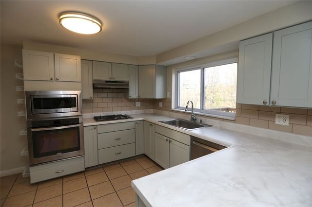 304 Millport Rd, West Mifflin, PA 15122