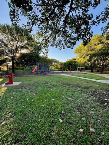 127 Woodcreek Drive, Rockwall, TX 75032