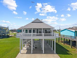 109 Ocean View Drive, Crystal Beach, TX 77650