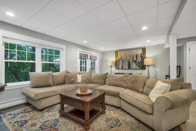 45 Varney Street, Manchester, NH 03102