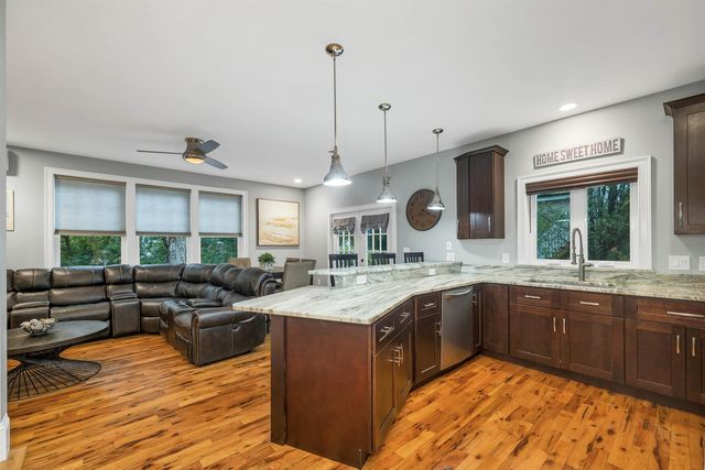 45 Varney Street, Manchester, NH 03102