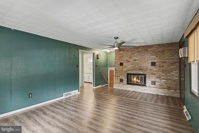 1305 BREMER RD, Dover, PA 17315