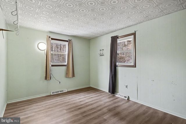 1305 BREMER RD, Dover, PA 17315