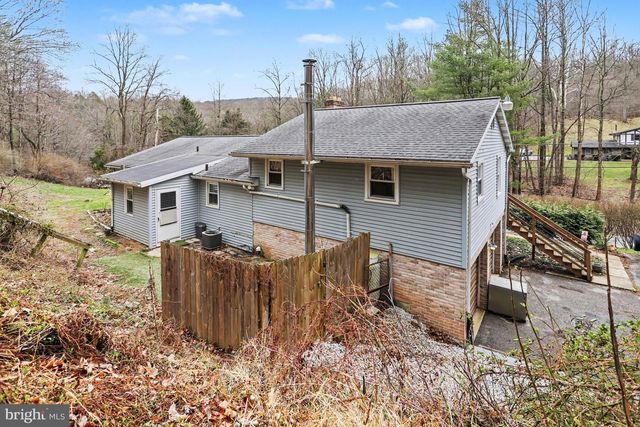 1305 BREMER RD, Dover, PA 17315