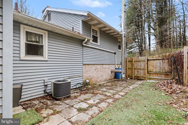 1305 BREMER RD, Dover, PA 17315