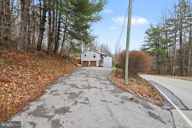 1305 BREMER RD, Dover, PA 17315