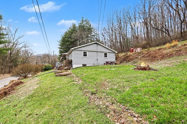 1305 BREMER RD, Dover, PA 17315