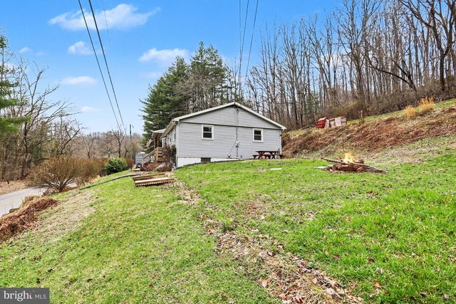 1305 BREMER RD, Dover, PA 17315