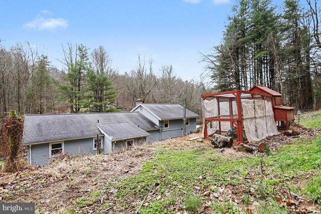 1305 BREMER RD, Dover, PA 17315