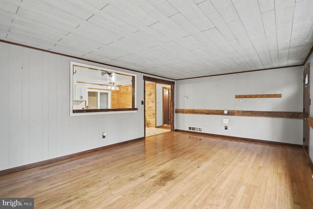 1305 BREMER RD, Dover, PA 17315