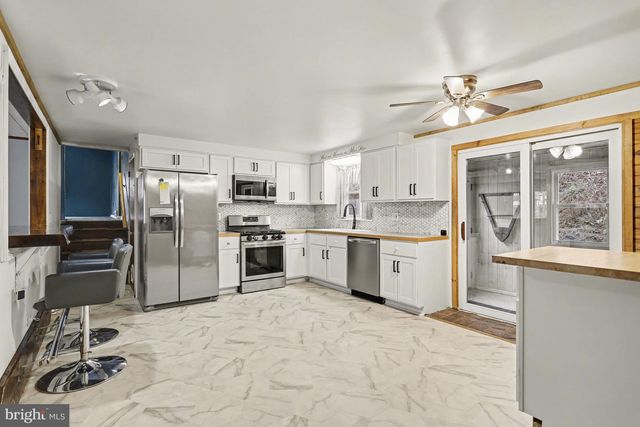 1305 BREMER RD, Dover, PA 17315