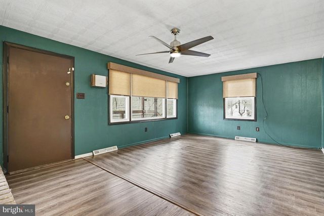 1305 BREMER RD, Dover, PA 17315