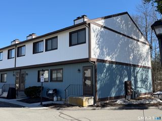 27 Crows Nest Lane 12I, Danbury, CT 06810