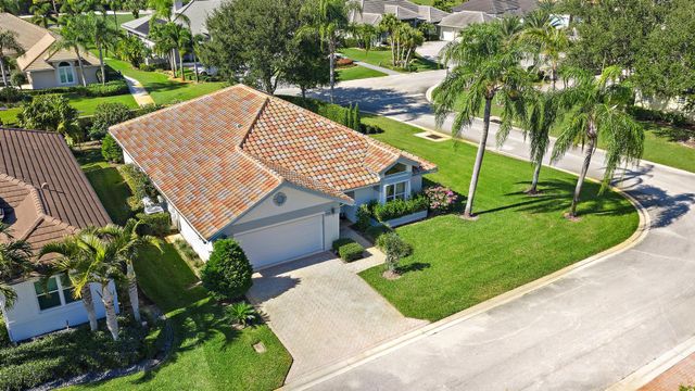 7998 SE Hempstead Circle, Hobe Sound, FL 33455