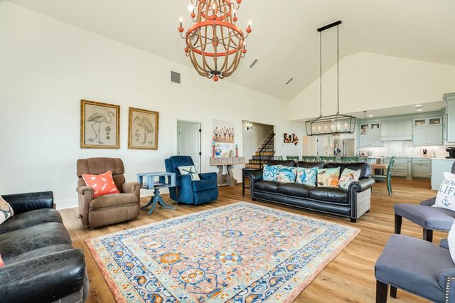 998 Austin Drive, Gilchrist, TX 77617