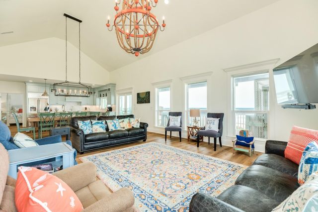 998 Austin Drive, Gilchrist, TX 77617