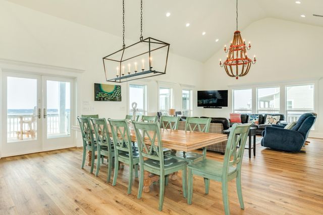998 Austin Drive, Gilchrist, TX 77617