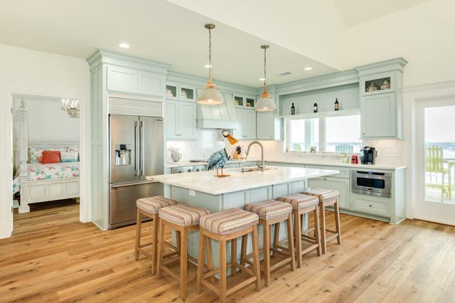 998 Austin Drive, Gilchrist, TX 77617