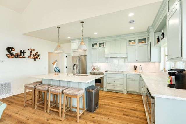 998 Austin Drive, Gilchrist, TX 77617